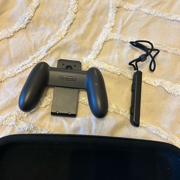 Nintendo Switch Black Travel Case with Red Logo - Picture 5 of 6